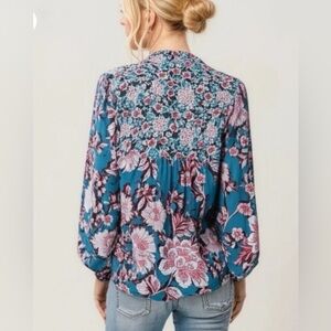 New BAND OF THE FREE Josie Blue Floral Print Long Sleeve V Neck Blouse Sz Small